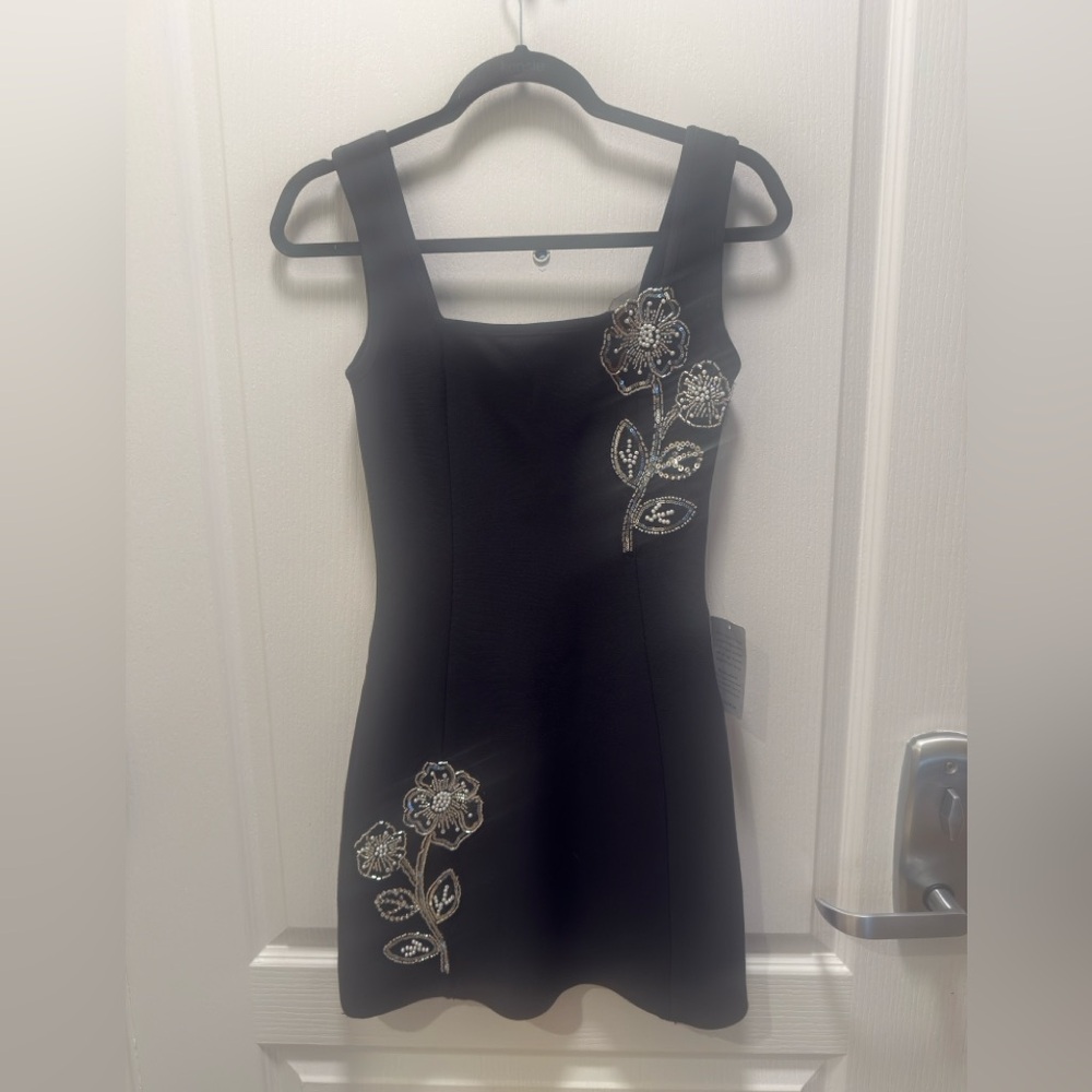 Elliatt Soleil Beaded Placed Floral Cocktail Minidress Size M NWT Flaw Noted - Picture 5 of 8